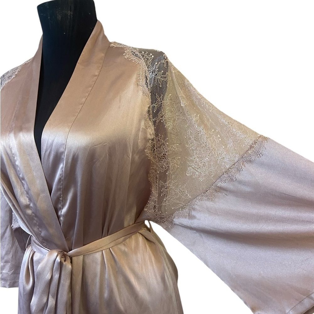 Victoria’s Secret Rose Pink Lace Detail Robe - Picture 10 of 15